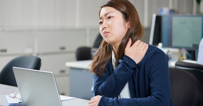 Frozen Shoulder: Understanding the Stages, Causes, and Path Back to Full Motion image